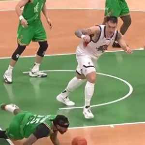 开云-末节封神！高诗岩12分定乾坤，山东胜辽宁迎两连胜，主场静候广厦